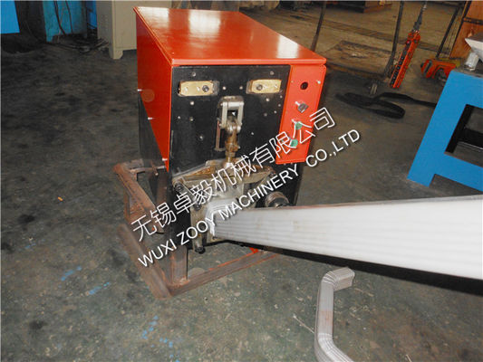 जंगम स्क्वायर downspout मशीन, 3KW शीट धातु रोल बनाने मशीनें